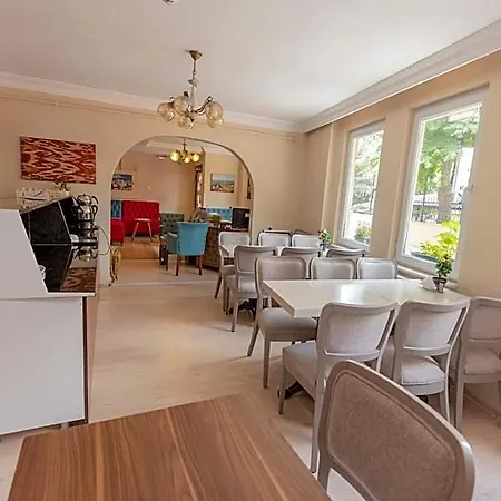 De Maree Hotel 3*